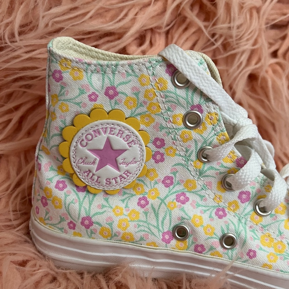Girl’s Floral High-top Converse💐